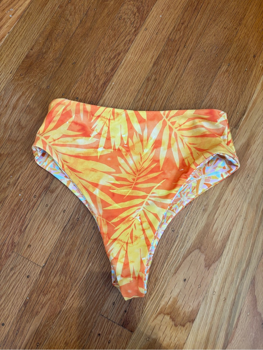 Moana rise above bottoms sise small